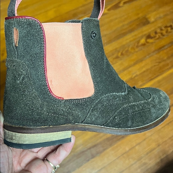 SUPERDRY brown and pink Chelsea suede boot - Picture 3 of 10